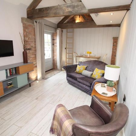 The Hayloft - Cheshire Villa Crewe Kültér fotó