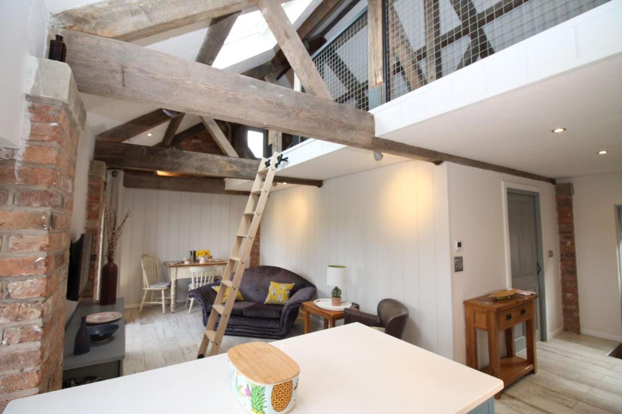 The Hayloft - Cheshire Villa Crewe Kültér fotó