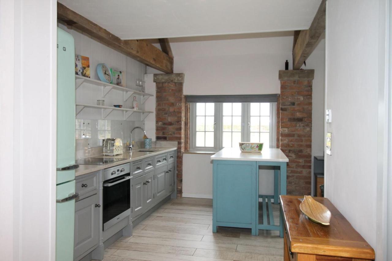 The Hayloft - Cheshire Villa Crewe Kültér fotó