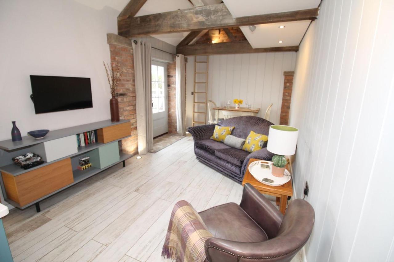 The Hayloft - Cheshire Villa Crewe Kültér fotó