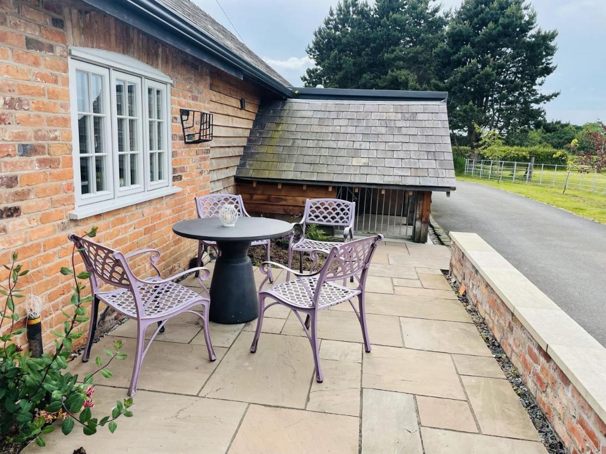 The Hayloft - Cheshire Villa Crewe Kültér fotó